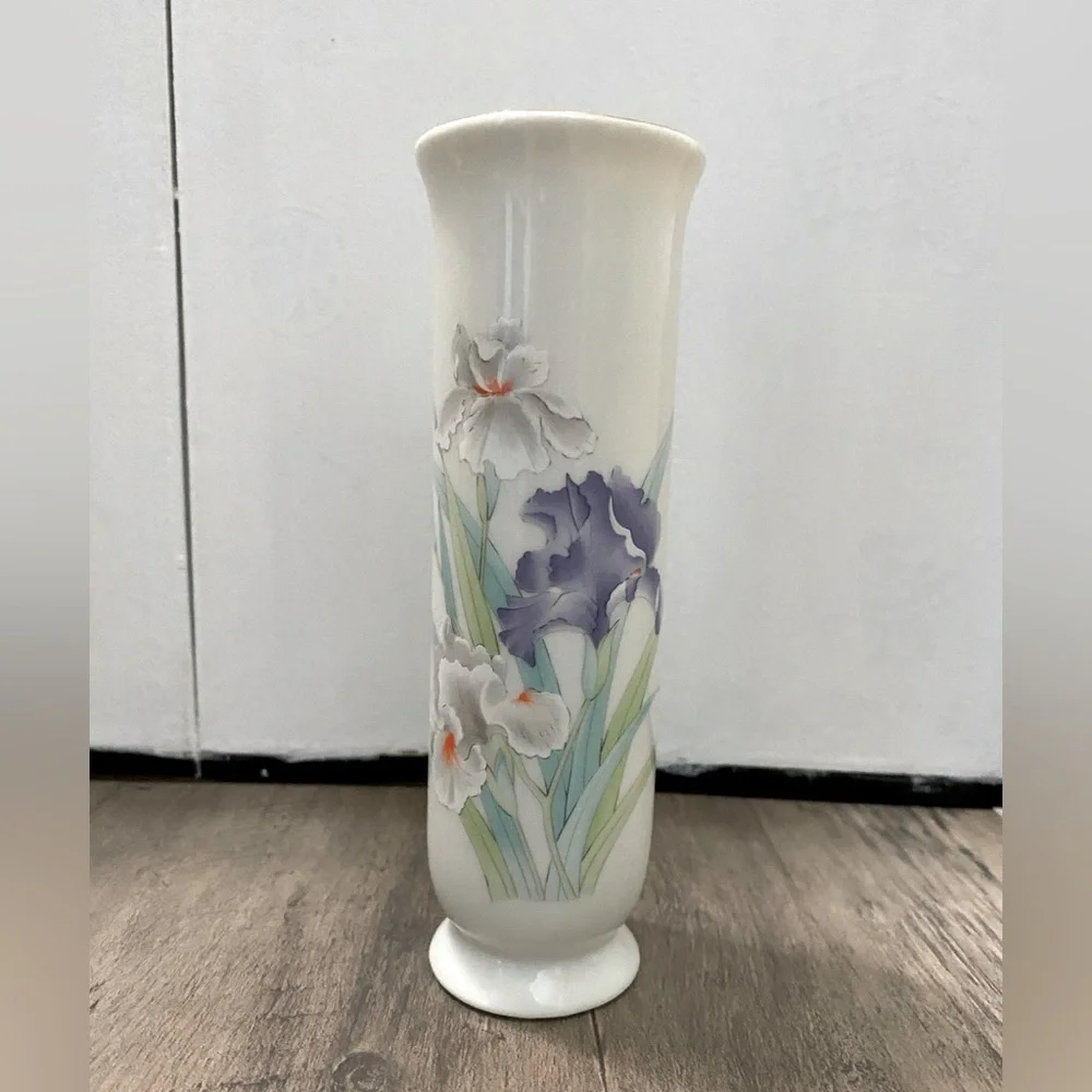 Otagiri Iris Bouquet porcelain vase made in Japan from the 1980’s Vintage